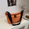 One-shoulder messenger bag, large capacity, light, casual, literary tote bag, sports simple, college students commute to class, versatile