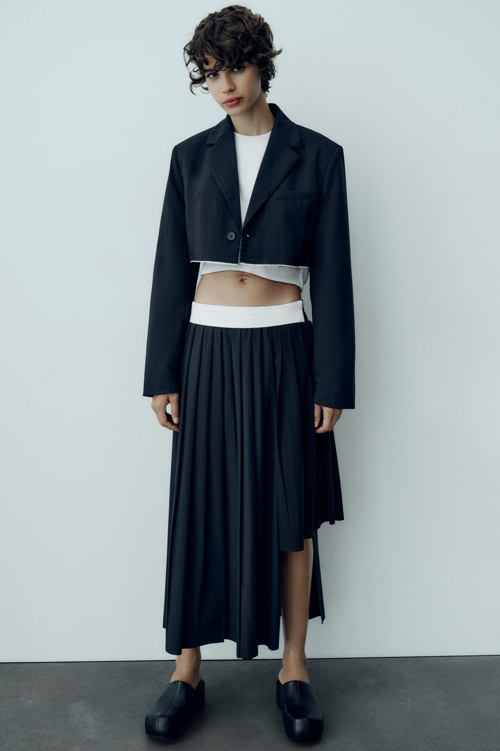 

УКОРОЧЕННЫЙ ПИДЖАК-БОМБЕР В ПОЛОСКИ