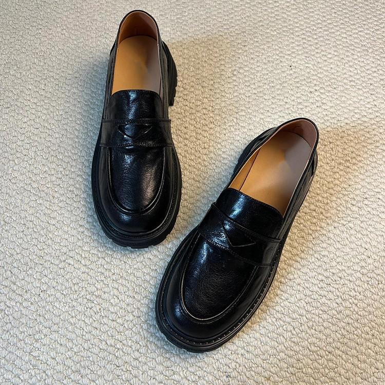 Sheepskin commuting thick-soled loafers women's retro British style round head one pedal simple professional small leather shoes are not tired