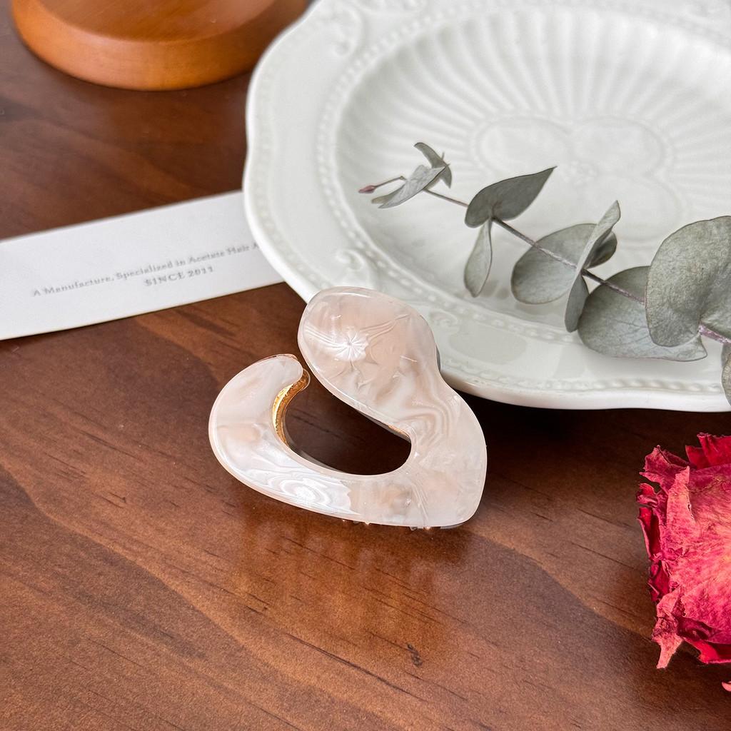 Trendy Geometric Design Hair Claw Clips In Multiple Colors Perfect For Fashionable Looks