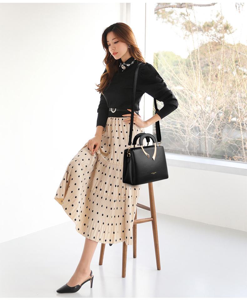 2025 Retro European & American Style Large Capacity Women's Crossbody Handbag