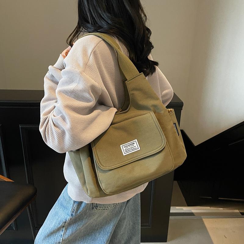 Neue japanische minimalistische Canvas-Einfache Tragetasche Damen Modisch und Vielseitig Kleine Umhängetasche Lässiges Design Pendeltasche