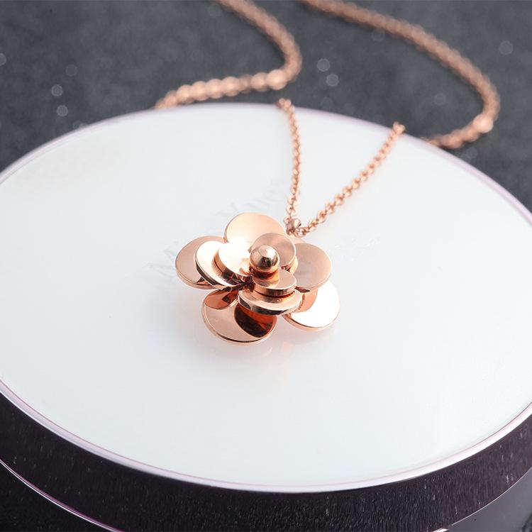 New Korean -Style Three -Layer Camellia Necklace Women 'S Titanium Steel Rose Gold Clavicle Titanium Steel Jewelry Necklace Dropshi