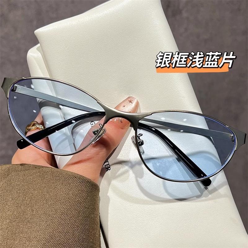

Daren Street Shooting Y2K Spice Girls Sunglasses Women s Premium Sense American Retro Metal Cat Eye Sunglasses Tide high quality metal nose pad