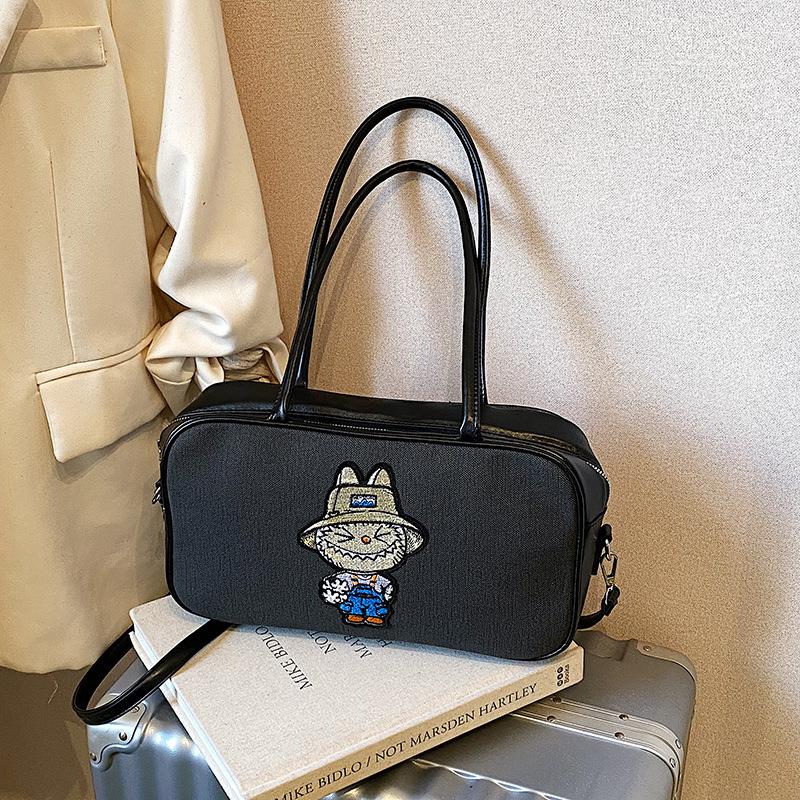 

Autumn new trend fashion versatile shoulder armpit bag women s simple casual portable commuter small square bag чёрный