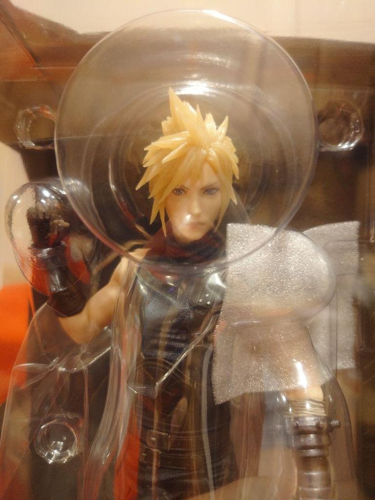 [Б/У] Final Fantasy VII Remake Клауд Статик Артс