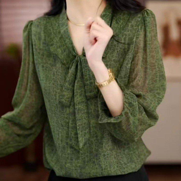 Elegant Plus Size Green Floral Chiffon Bow Top for Women