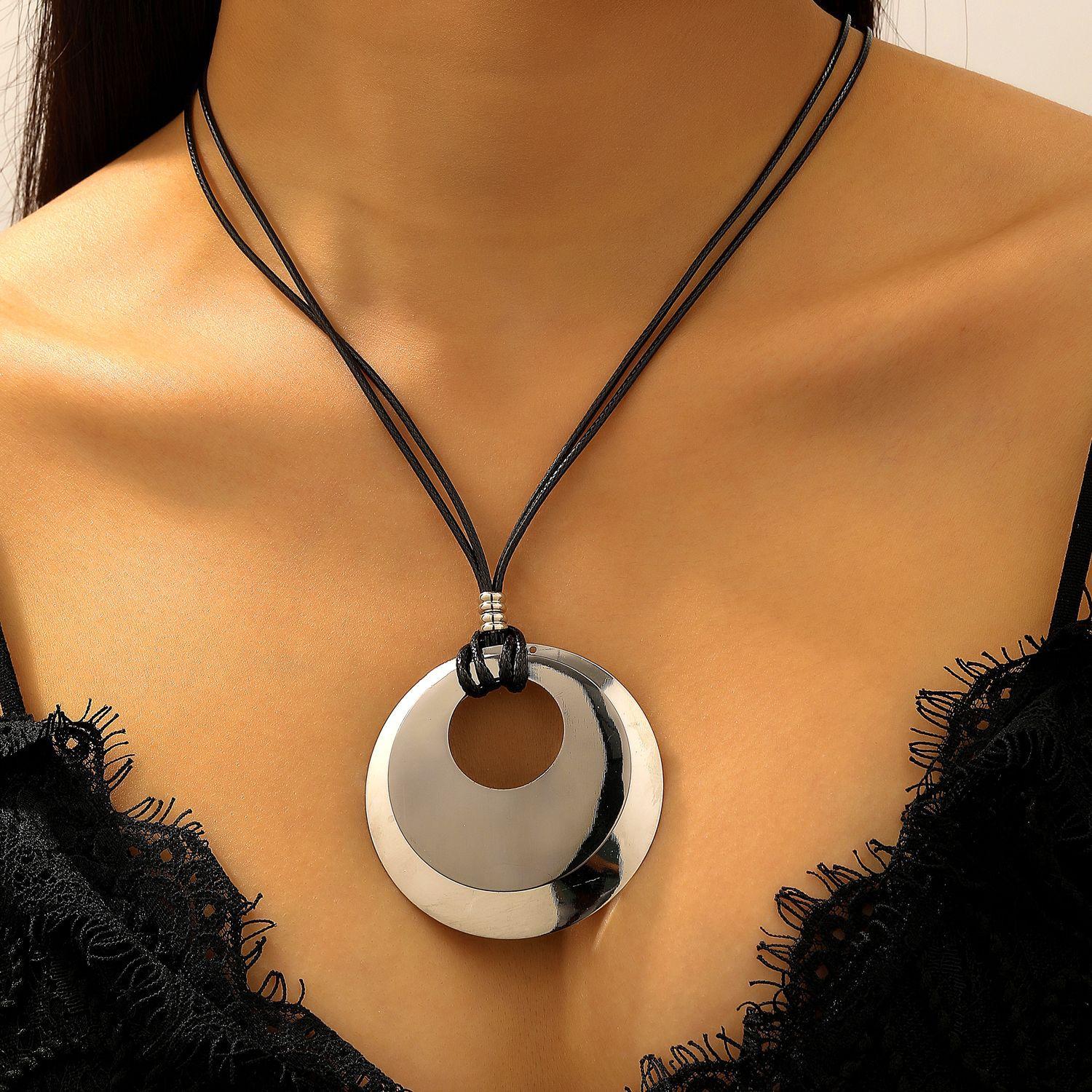 

Полое металлическое круглое ожерелье с подвеской в виде двойного кольца, женское универсальное длинное ожерелье на осень и зиму