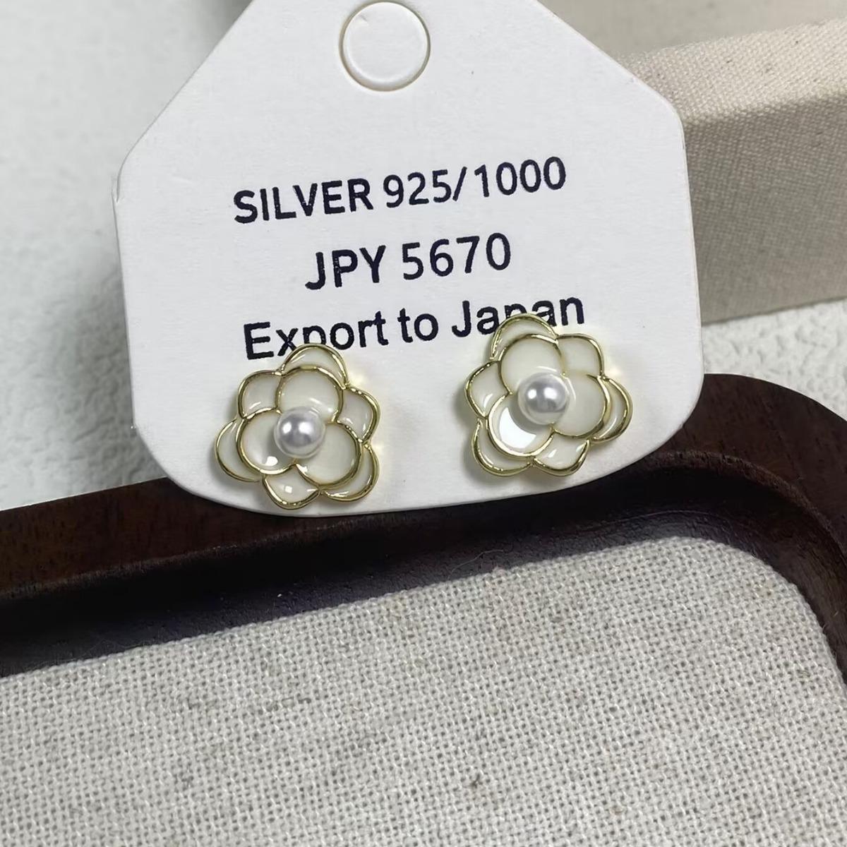Elegant White Camellia Pearl Stud Earrings - High-End, Versatile, Fashionable Jewelry