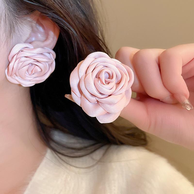 Silver Needle Flower Mesh Fringed Stud Earrings Fresh and Sweet Seaside Vacation Style Earrings Fashionable Versatile Atmosphere Earrings