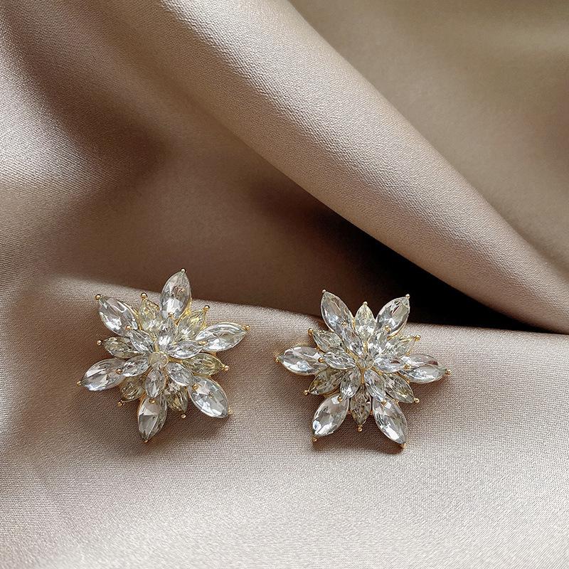Luxurious Sparkling Snowflake Diamond Earrings: Women s Retro, Cold Style, Individual Statement Piece