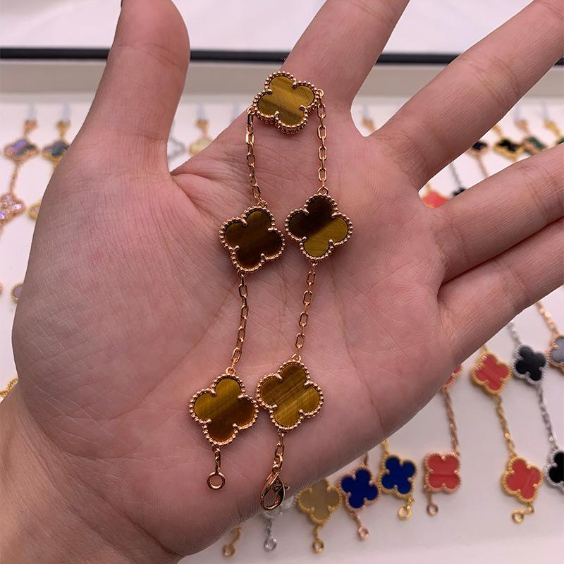 

Бутик Браслет «Четырехлистный клевер Пять цветков» 18K Легкая роскошь Инс Дизайн Модный Изысканный Универсальный Мужской и женский браслет Boutique Bracelet