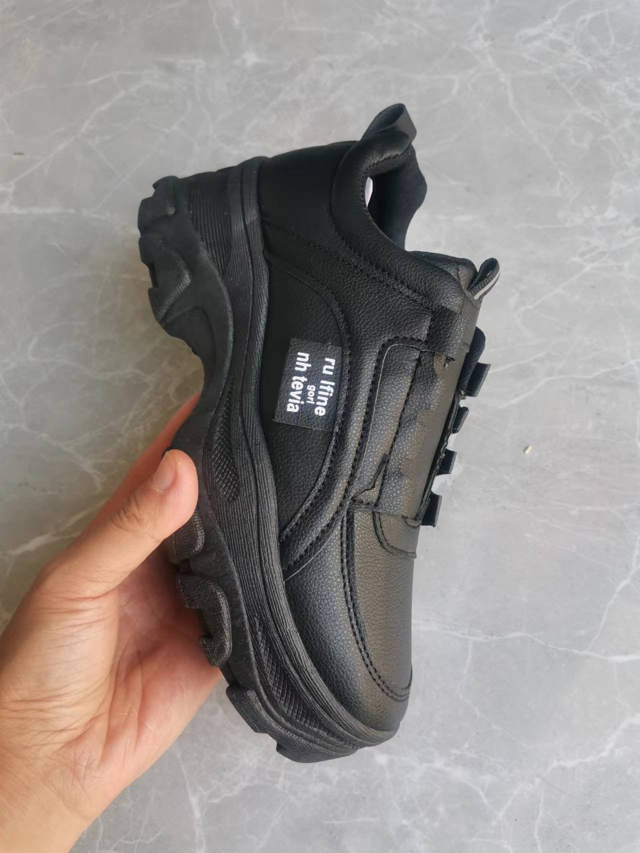 

Модные универсальные новые белые женские спортивные туфли на толстой подошве 40 чёрный