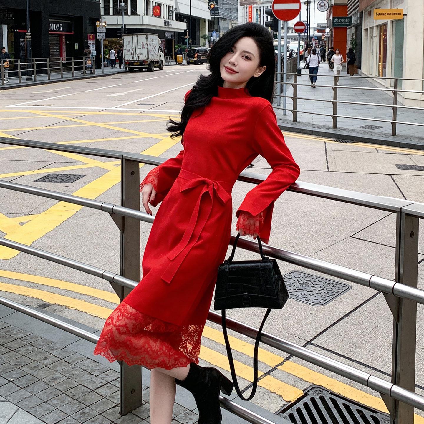 Women s Elegant Red Knit Dress - French Chic Style, Knee-Length, Lace Splicing, Lantern Sleeves Sweater Dress S красный