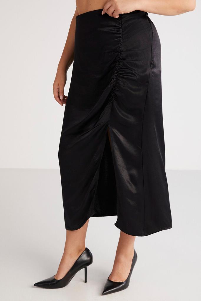 Damen-Rock in großen Größen, Jena, sprudelnder Satin-Look, drapierter, detaillierter Schlitz, Midi-Rock in Schwarz, Übergröße