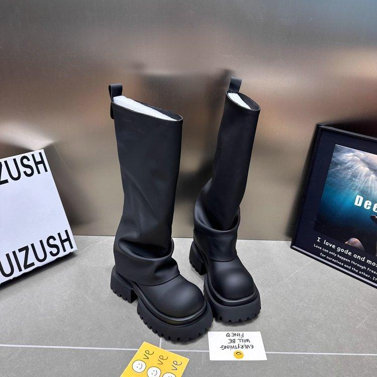 

2025 new Korean version niche design trouser tube boots women s fashion versatile outer wear fried street thick-soled round boots tide 40