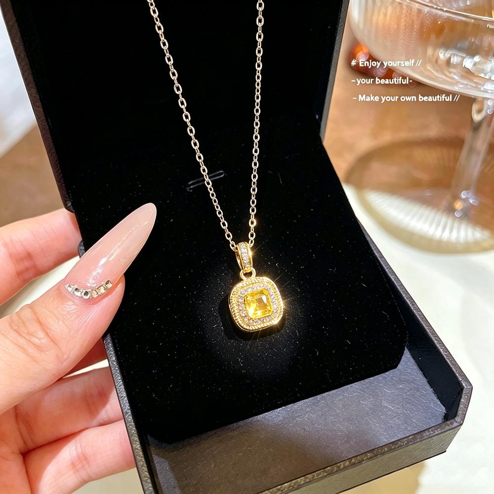 Japanese Korean Minimalist Sugar Cube Pendant Necklace - Women's High-End Fashion Clavicle Chain, Little Red Book Style