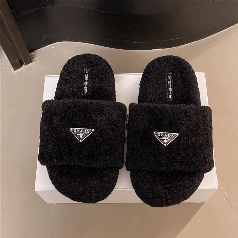 Thick-soled Fluffy Slippers Women's Outer Wear 2025 New Autumn and Winter Fluffy White Fluffy Shoes Internet Celebrity Super Fire Cotton Drag