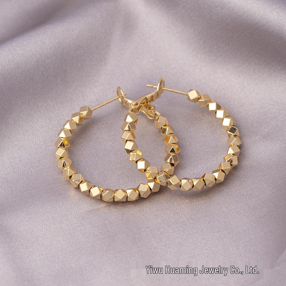 Elegante baumelnde Ohrringe mit französischen Perlen: Vergoldet, Vintage-Design in Silber 925