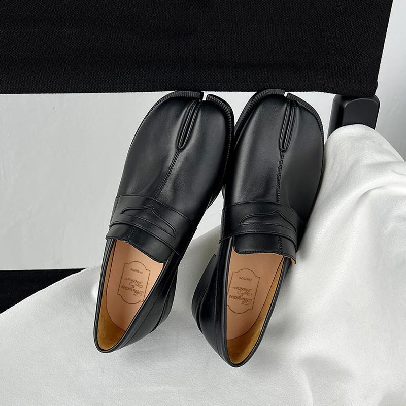 Fashion Split Toe Shoes Tabi Loafers women Single platfrom women Shoes Soft Leather Soft Soles Solid Color Flats Casual Shoes