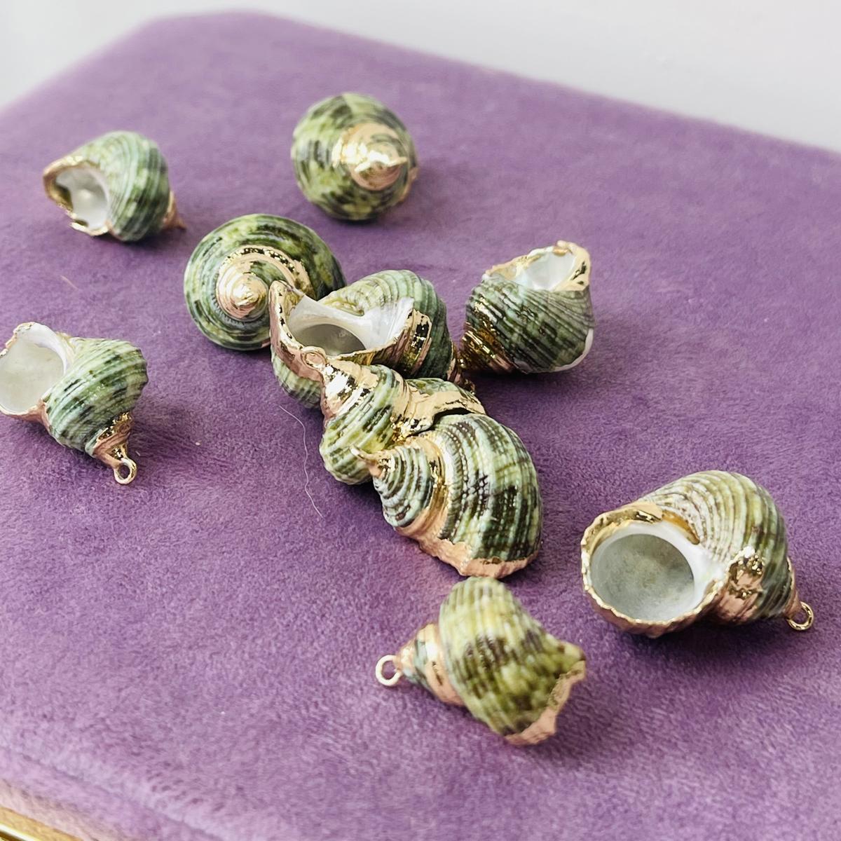 

10 шт., Подвески-шармы из раковины, окрашенные натуральным красителем, с золотистым краем из цинкового сплава, для DIY, аксессуары для унисекс-ожерелья, креативное изготовление ювелирных изделий, поделки для праздничных подарков 10Pcs/20-25×25-35mm