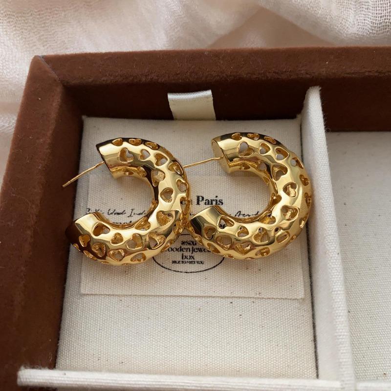 Classic Semicircular Ring Heart-Shaped Hollow Earrings Niche Design Simple Temperament Stud Earrings Light Luxury High-End Sense Unique Earrings