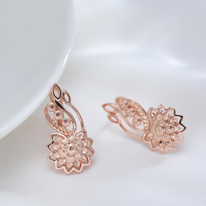 Nowe Kolczyki wiszące w kolorze Rose Gold dla Kobiet Nietypowe Metalowe Rzeźby Kwiatowe Kolczyki Modna Etniczna Biżuteria Vintage
