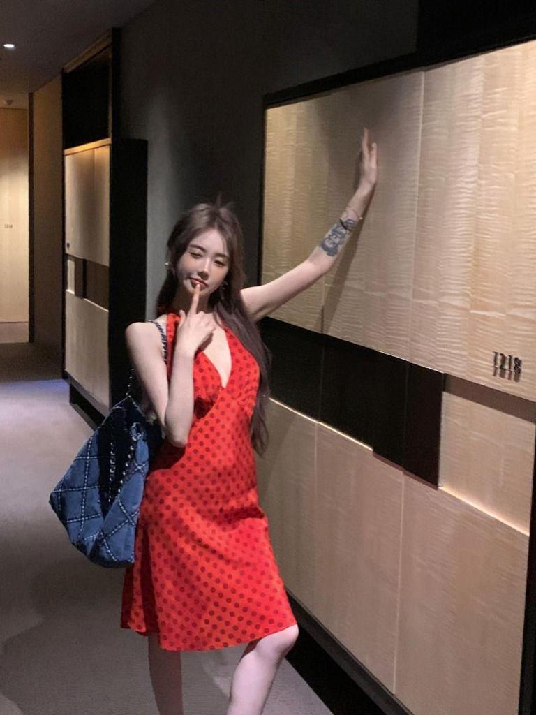 Women's Polka Dot Retro Halter Dress: Deep V, Backless, Waist-Hugging Summer Style