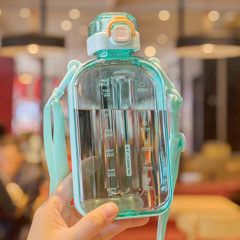 Yiben Muxin Women's Portable Large Capacity Plastic Water Bottle - Durable, Stylish, and Anti-Fall Design.