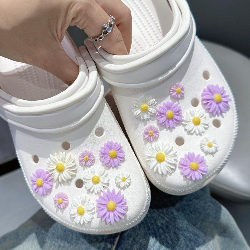 18PCS Fashion Shoe Charms Set Accessories Hole Shoe Buckle Summer Light Purple Fresh Daisy DIY Shoes Decorations for Bogg Bag
