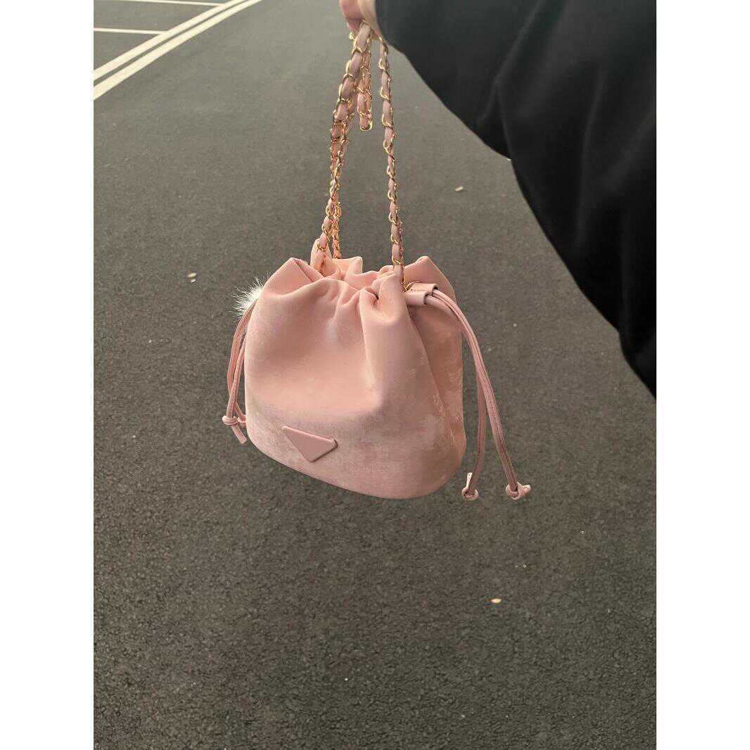 

Сумка-ведро Niche Instagram Style Suction Chain Diagonal Bucket, симпатичная, модная, универсальная, мини-сумка через плечо для женщин