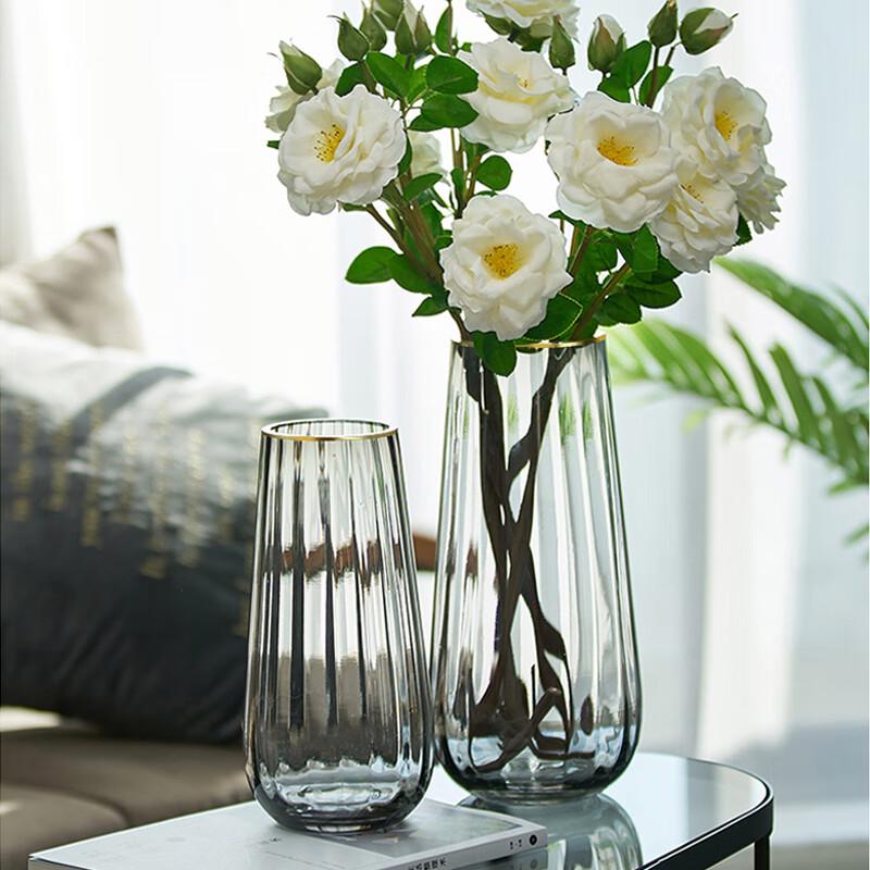 Dekorative Glasvasen für Blumenarrangements