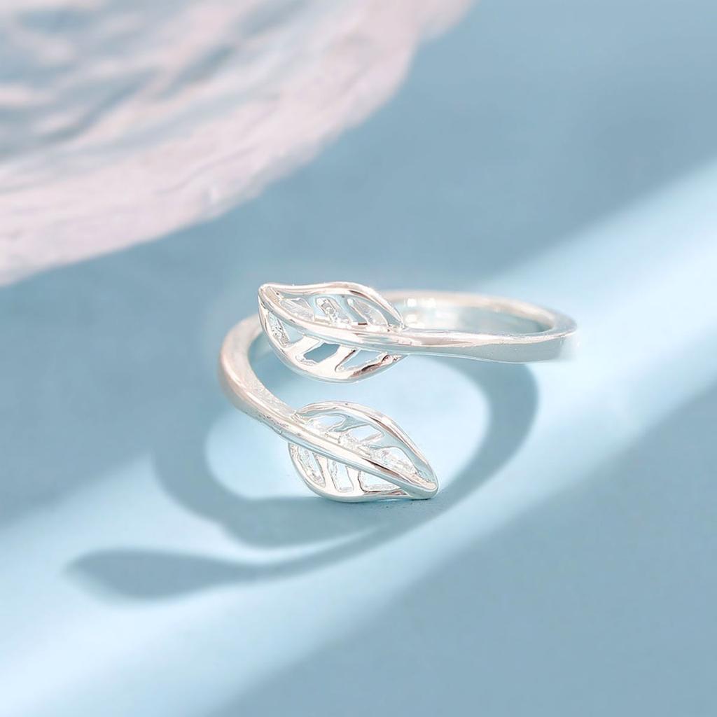 New Simple Minimalist Hollow Leaf Fashion Copper Jewelry Not Allergic Personality Sweet Maple Opening Rings R133