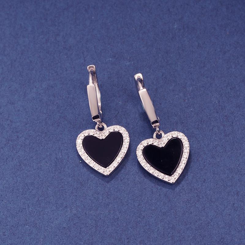 S925 Sterling Silver Retro Heart Stud Earrings for Women - Minimalist and Versatile Design 925 Silver