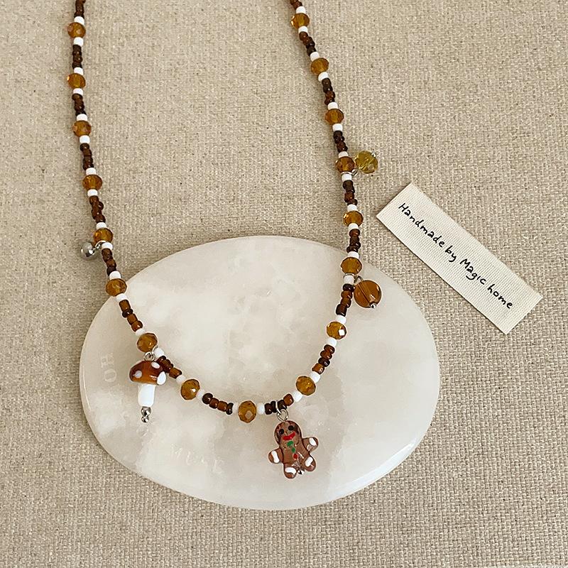 

Многоэлементный кулон в виде пряничного человечка и гриба, хрустальное ожерелье с бусинами, женская ниша, уникальная индивидуальность, универсальная цепочка на шею, цепочка на свитер