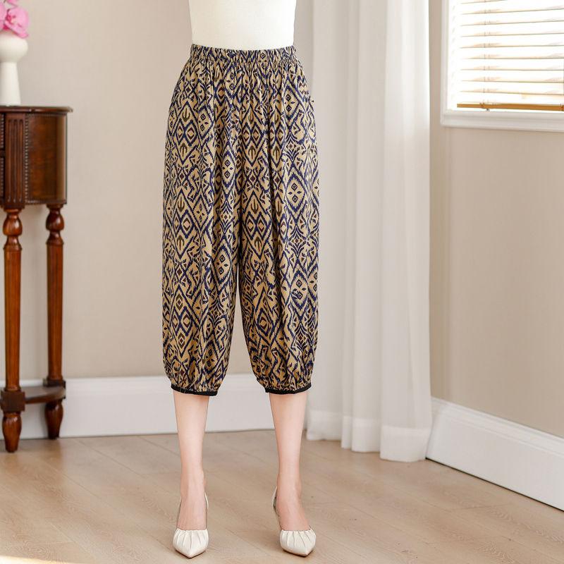 Sommer Baumwoll-Seide Sieben-Punkt Blumenhose für ältere Mütter Elastischer Bund Laternenhose Lässige Strandhose