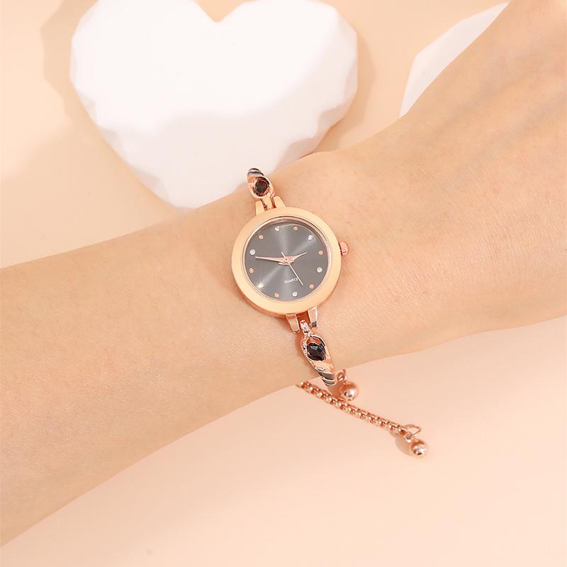 5PCS Luxury Personalized Girls Cross Wrapped Watch Strap Women's Quartz Watch Heart Shaped Pendant Necklace Earnail Bracelet Set for Girlfriend