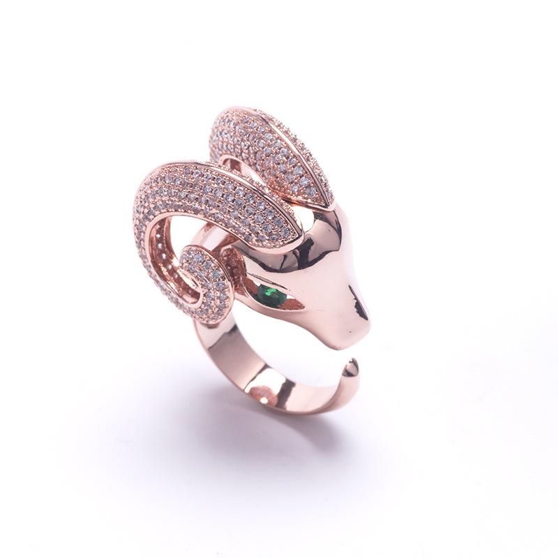 Nowy Popularny Spersonalizowany Pierścionek z Głową Owcy z Inkrustowanym Diamentem Pierścionek Zwierzęcy i Biżuteria Zodiakalna