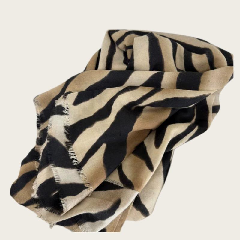 American retro leopard shawl women's summer old money style light luxury fashion temperament scarf high-end leopard print silk scarf