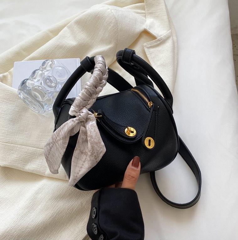 Chic Elegant Women's Crossbody Bag Stylish Summer Design With Premium Pu Leather Material