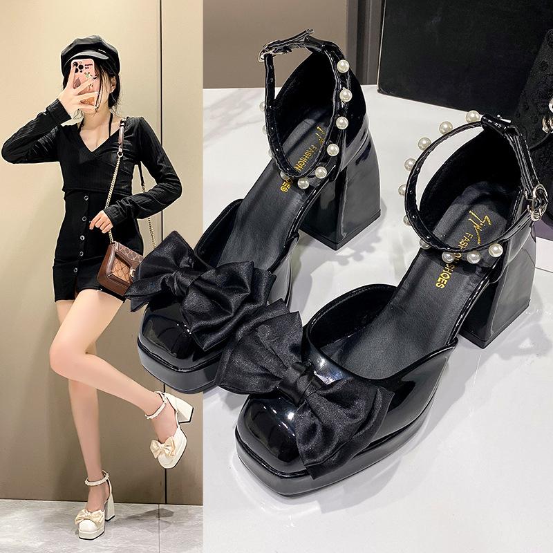 Tempérament mode boucle un mot avec talons hauts sandales à talons épais pour femmes printemps et été nouveau style féerique nœud sac tête