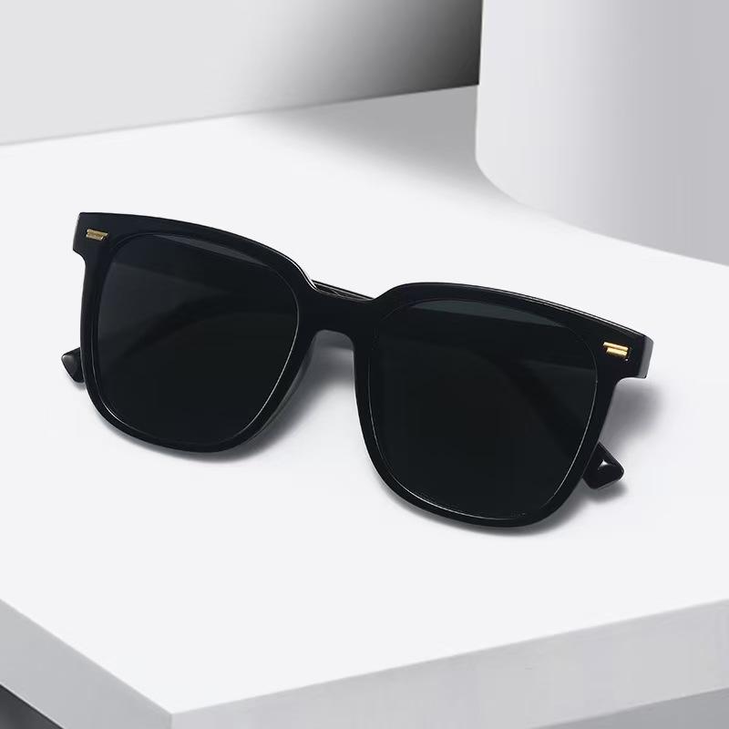 New Fashion Sunglasses Men's and Women's High-end Driving Sunglasses Personality Trend