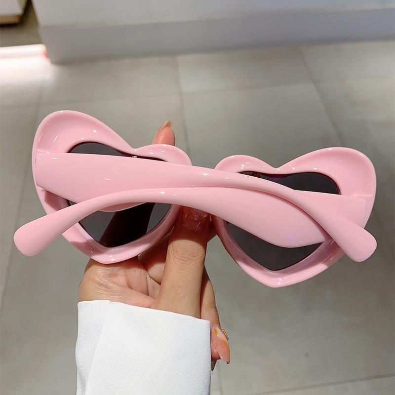 Y2K Oversized Love Heart Sunglasses Punk Pink Shades Vintage Candy Eyewear Trendy Unisex Luxury Designer