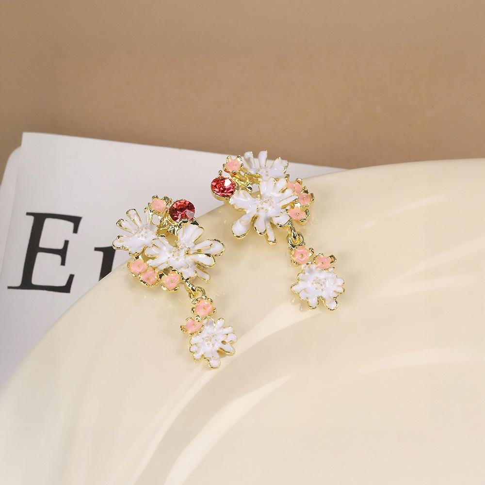 French Sweet Wind Colorful Multi-Cluster Daisy Stud Earrings Niche Design Literary Style Girl Heart Earrings