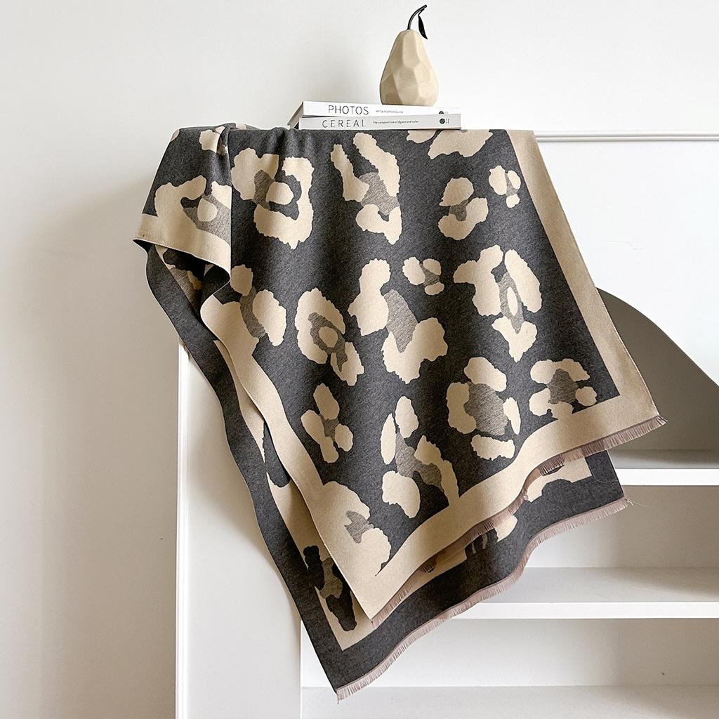 Leopard Print Jacquard Imitation Cashmere Scarf Women'S Short Fringed High-End Shawl