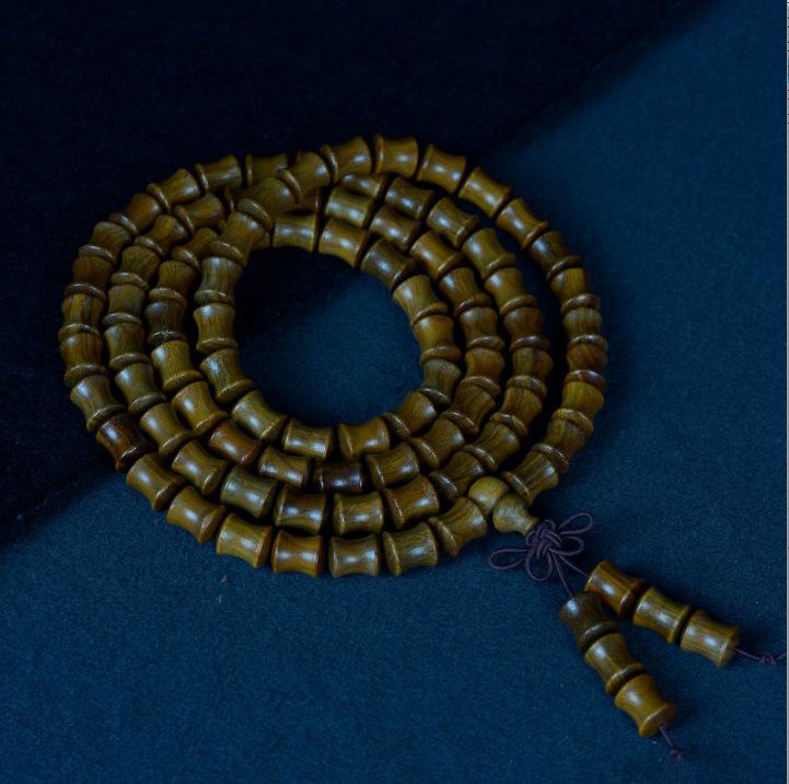 Argentine Green Sandalwood 108 Bead Bracelet for Men and Women - Crafted Buddhist Hand String with Straight Grain.