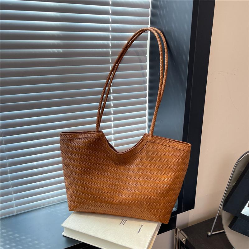 Large capacity fashion commuter tote bag new women's casual simple portable temperament messenger bag
