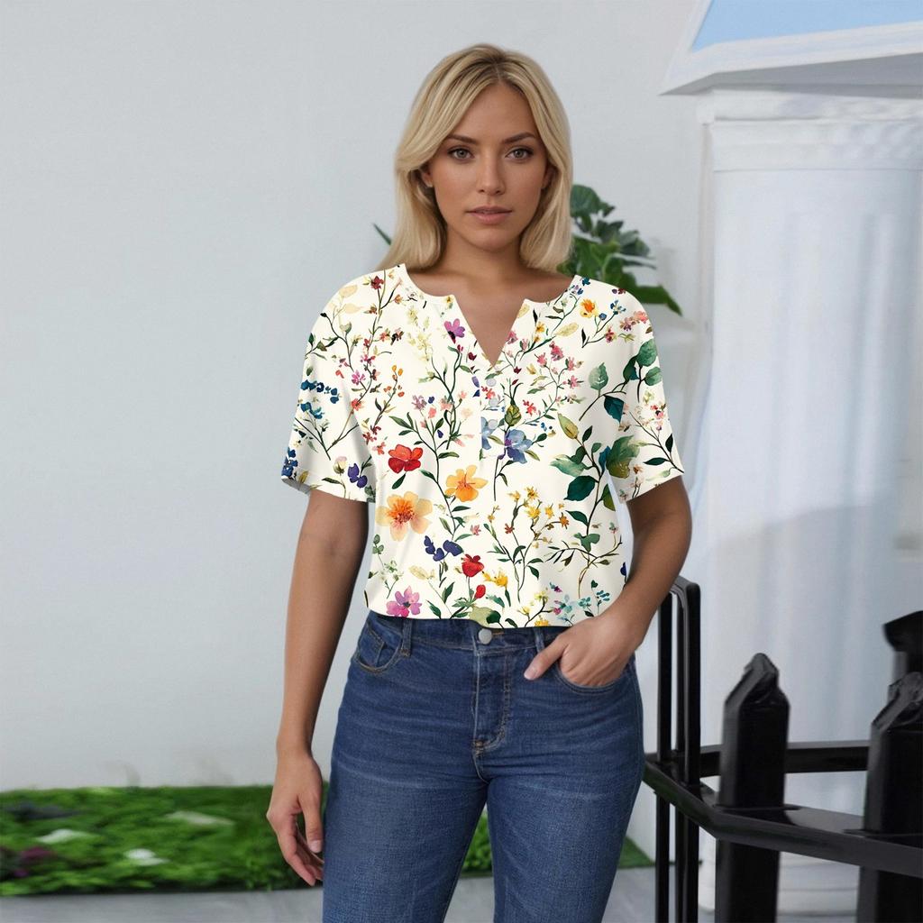 Damska koszulka z nadrukiem, dekoltem w serek, krótkim rękawem i ozdobnymi guzikami