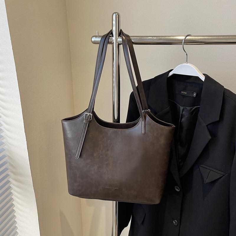 Retro texture large-capacity bag women's autumn and winter new shoulder bag premium versatile commuter tote bag