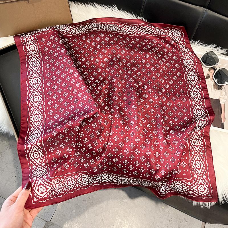 71Cm silk scarf women's high-end sense European and American hot-selling printed fashion scarf retro paisley cashew flower satin square scarf